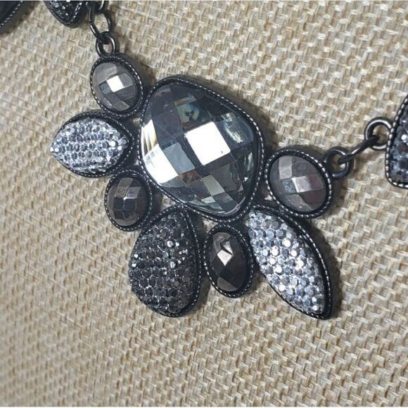 STATEMENT PIECE NECKLACE  Gunmetal & Faceted Resin Cabochons - Picture 3 of 8